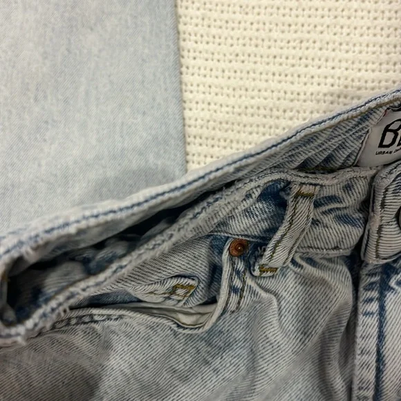 BDG Light/Acid Wash High Rise Mom Jeans - Picture 3 of 5